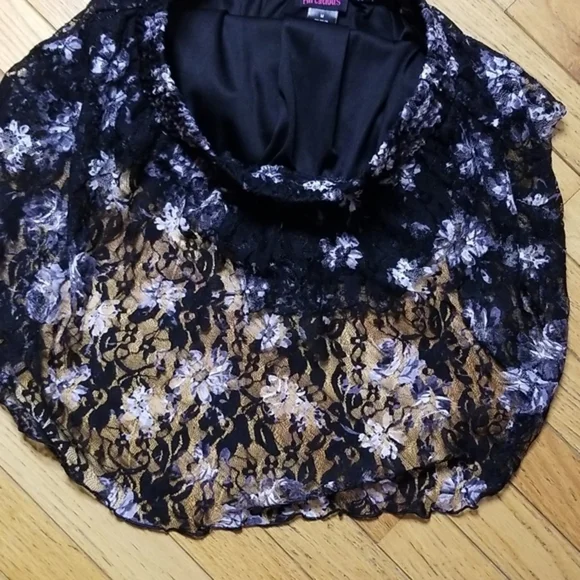 Womens skirt med,black and white. Lace on outer side. - Picture 5 of 6